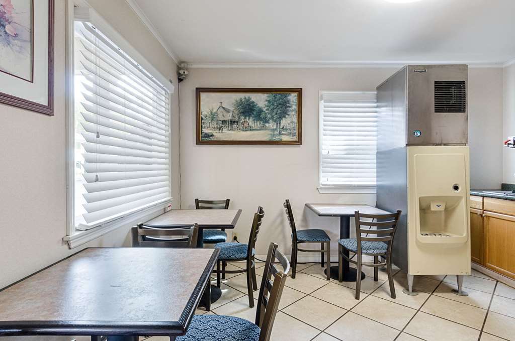 Econo Lodge Sturbridge Route 20 - photo 37