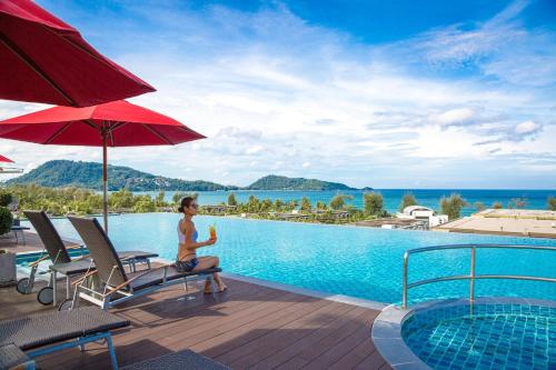 Beachfront 1 BR Hotel Infinity Pool Patong Phuket in Unknown City, Thailand