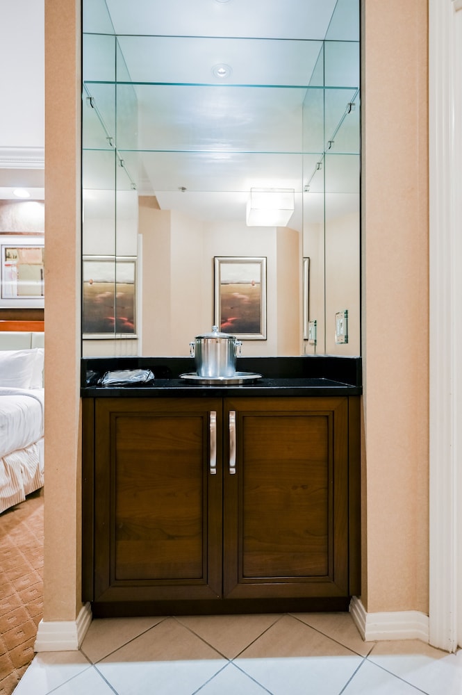 StripViewSuites at Signature - photo 204