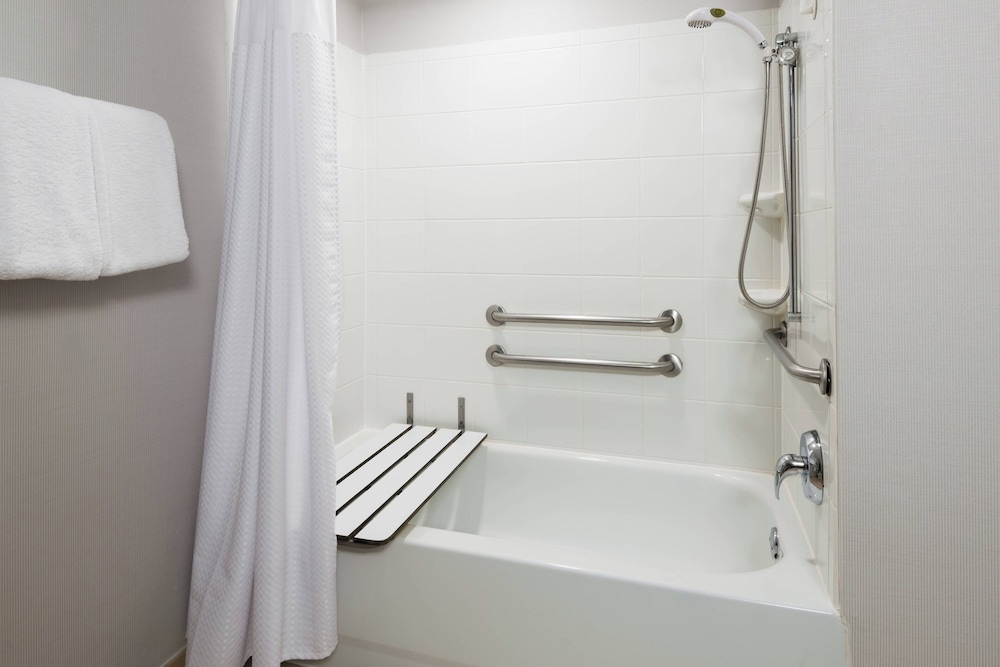 Courtyard by Marriott Providence Lincoln - photo 23