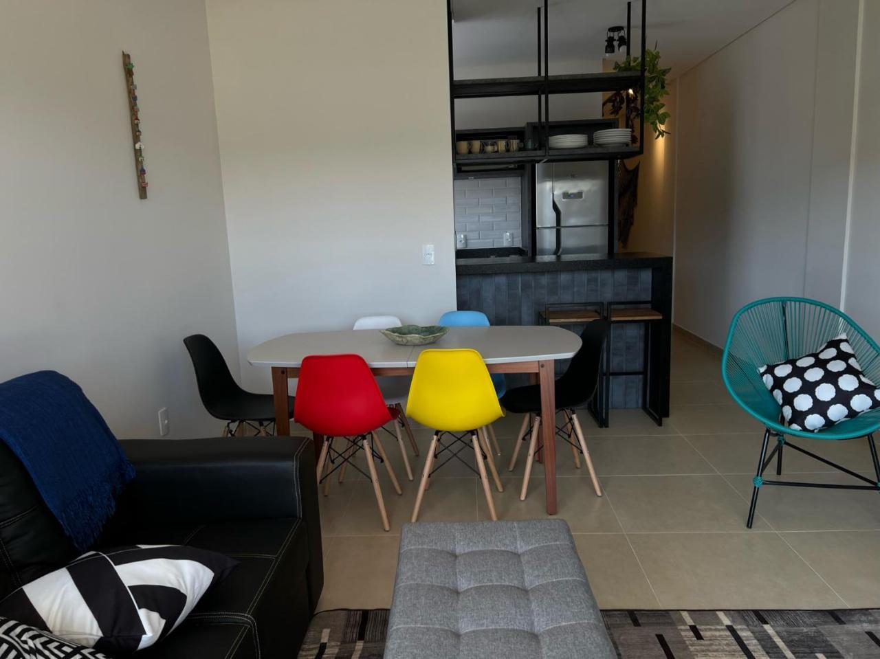 Encanto de Apartamento Novo a 290 Metros Da Praia Do Canto Grande