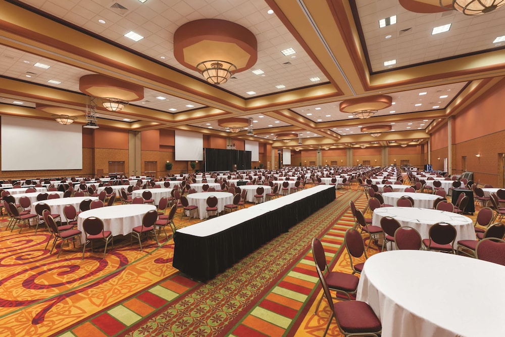 Embassy Suites Omaha La Vista Hotel & Conference Center - photo 47