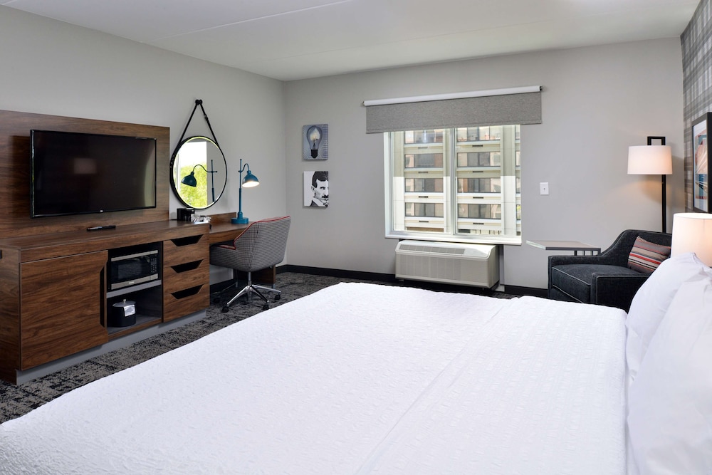 Hampton Inn & Suites Greensboro Downtown - photo 11