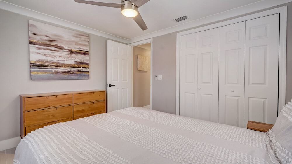 Bow Tie Suite — 4-Star Luxury Hotel in Englewood, United States