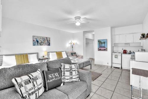 Studio Retreat With 2 Queen Beds Hollywood Blvd — 4-Star Luxury Hotel in Hollywood, United States