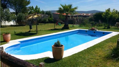 Paradise Villa in Mirandilla with Pool and Jacuzzi — 4-Star Luxury Hotel in Mirandilla, Spain
