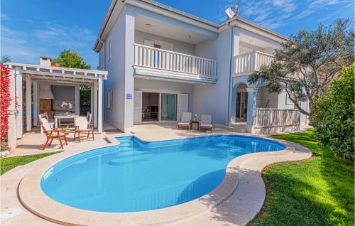 4 Bedroom Cozy Home In Vodice — 5-Star Luxury Hotel in Vodice, Croatia