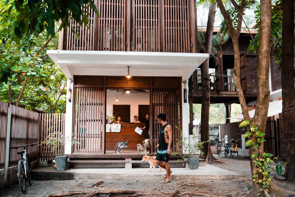 Aluntala Hostel — 4-Star Luxury Hotel in San Felipe, Philippines