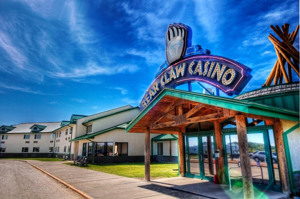Bear Claw Casino & Hotel — hotel in Carlyle