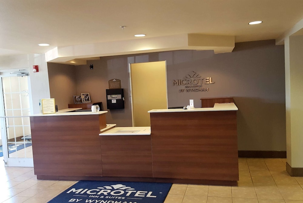 Microtel Inn & Suites by Wyndham Bellevue Omaha - photo 3