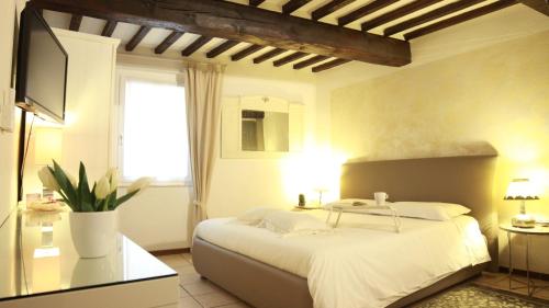 ComeCasaTua il Vicoletto — 4-Star Luxury Hotel in Verona, Italy