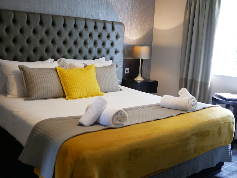 The Bulls Head Hotel — hotel in Hale