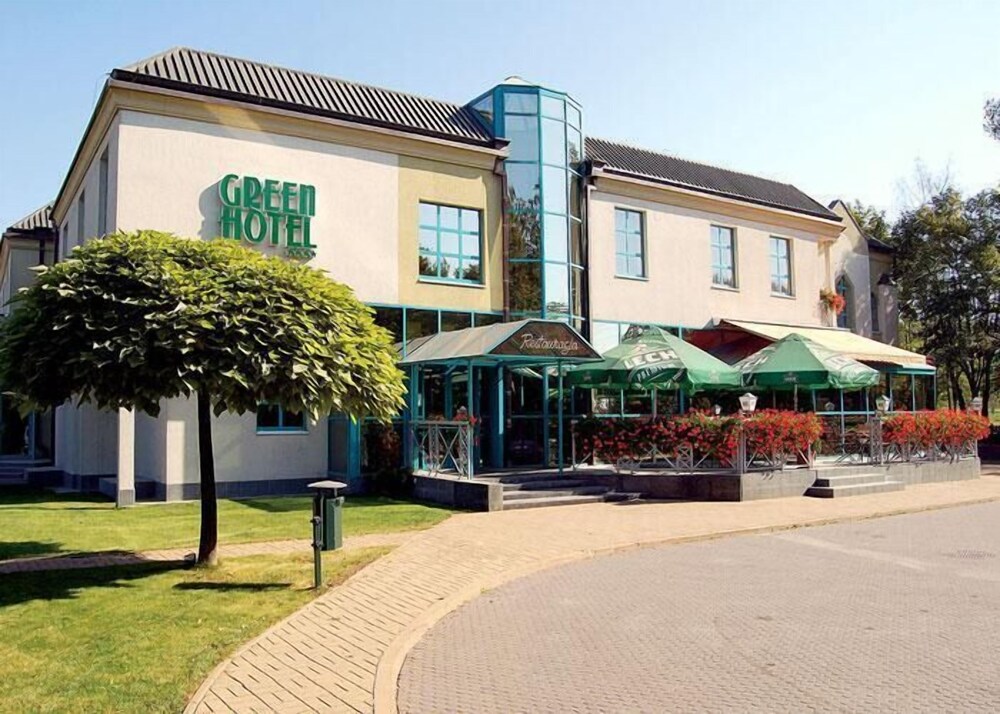 Green Hotel — hotel in Komorniki