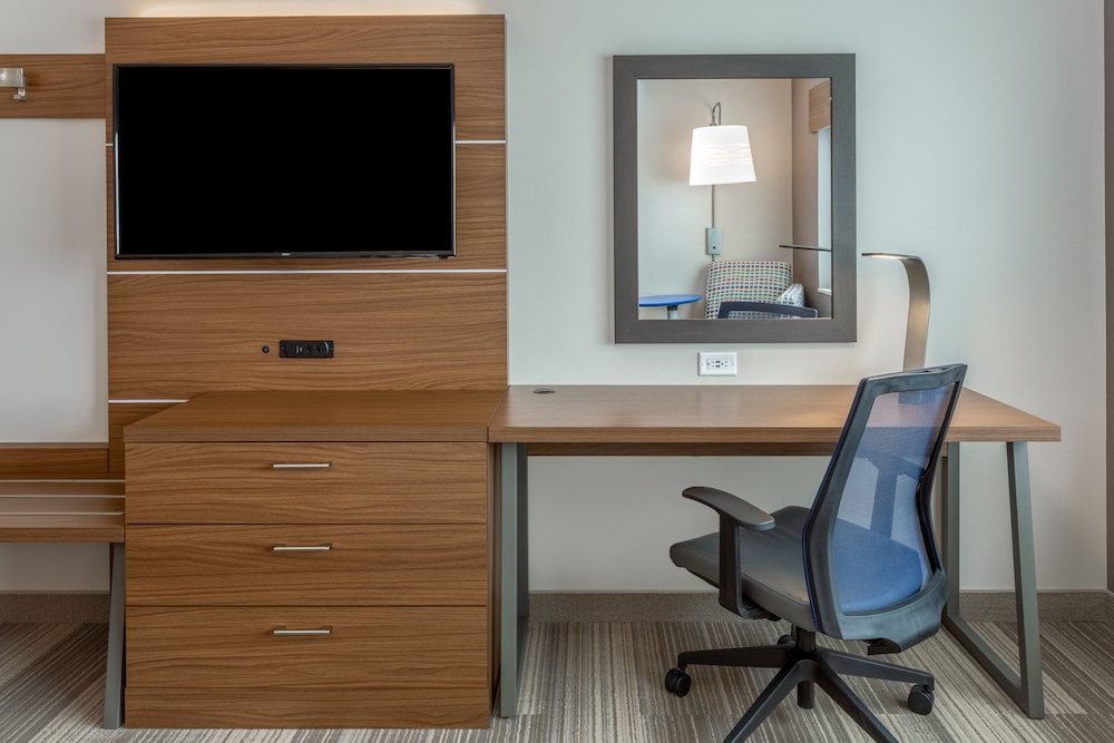 Holiday Inn Express & Suites Rice Lake by IHG - photo 17