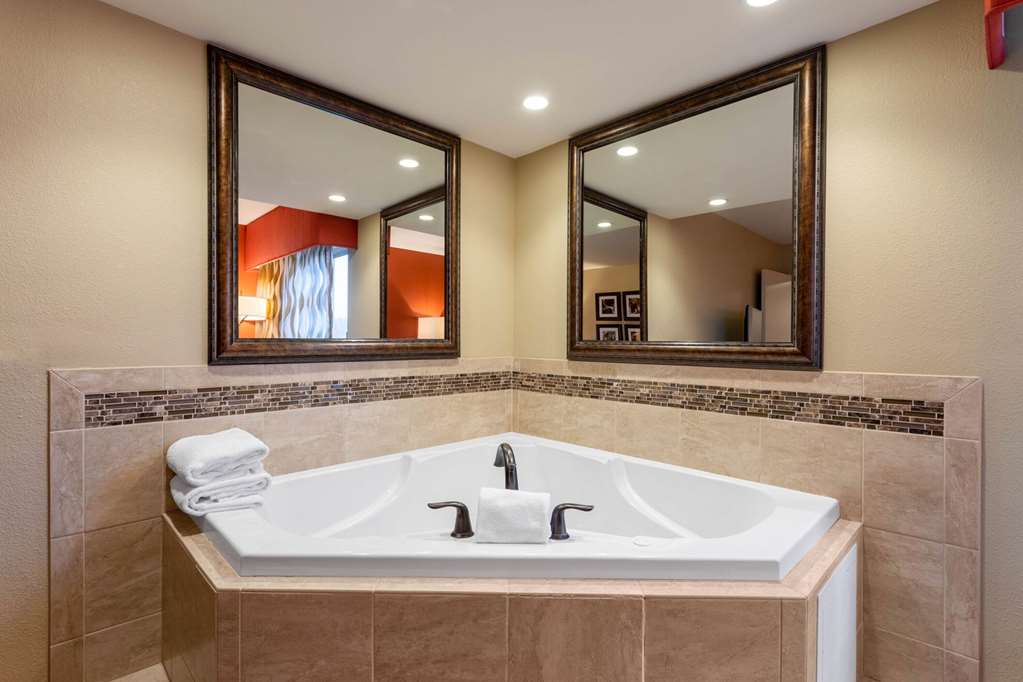 La Quinta Inn & Suites by Wyndham Pigeon Forge - photo 38