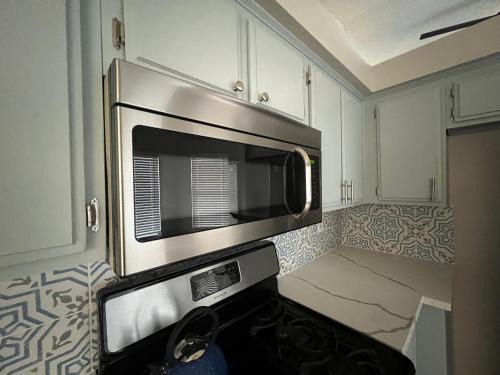 Large Pool & Patio Cozy Single Story Family House