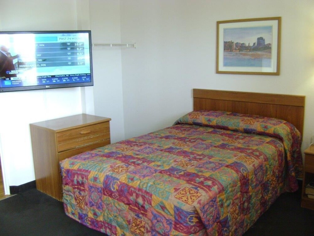 InTown Suites San Antonio East - photo 5
