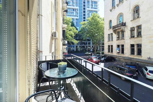 Stylish 3BR Apt near Mziuri Park By Wehost