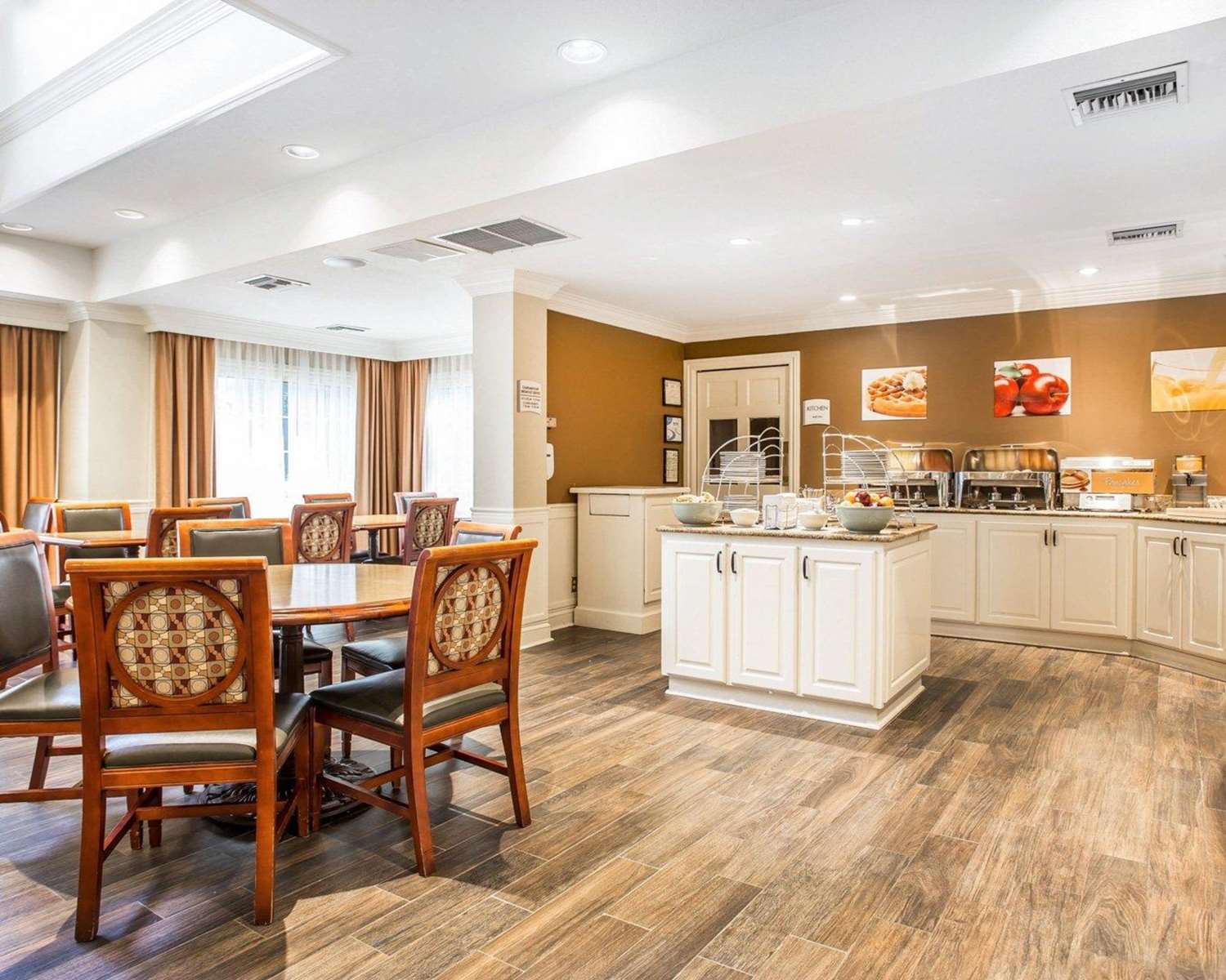 Quality Suites Buckhead Village - photo 4