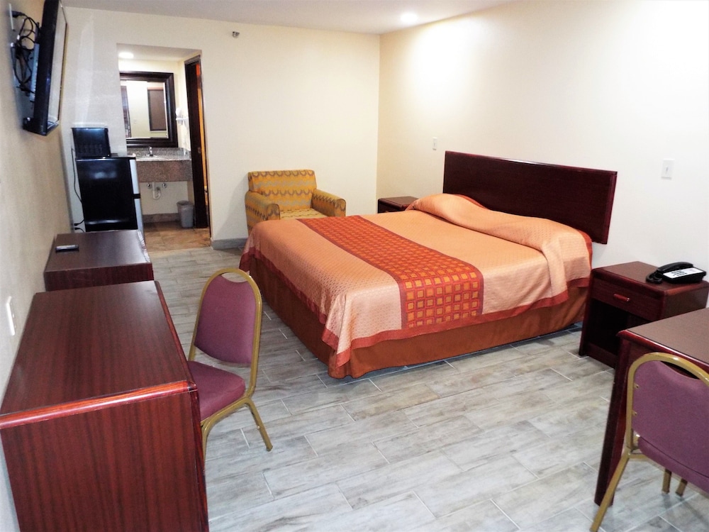 Texas Inn Harlingen - photo 9