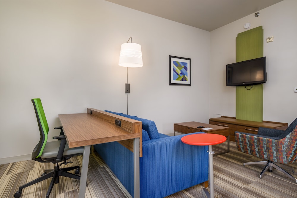 Holiday Inn Express Hotel & Suites Phoenix Airport by IHG - photo 5
