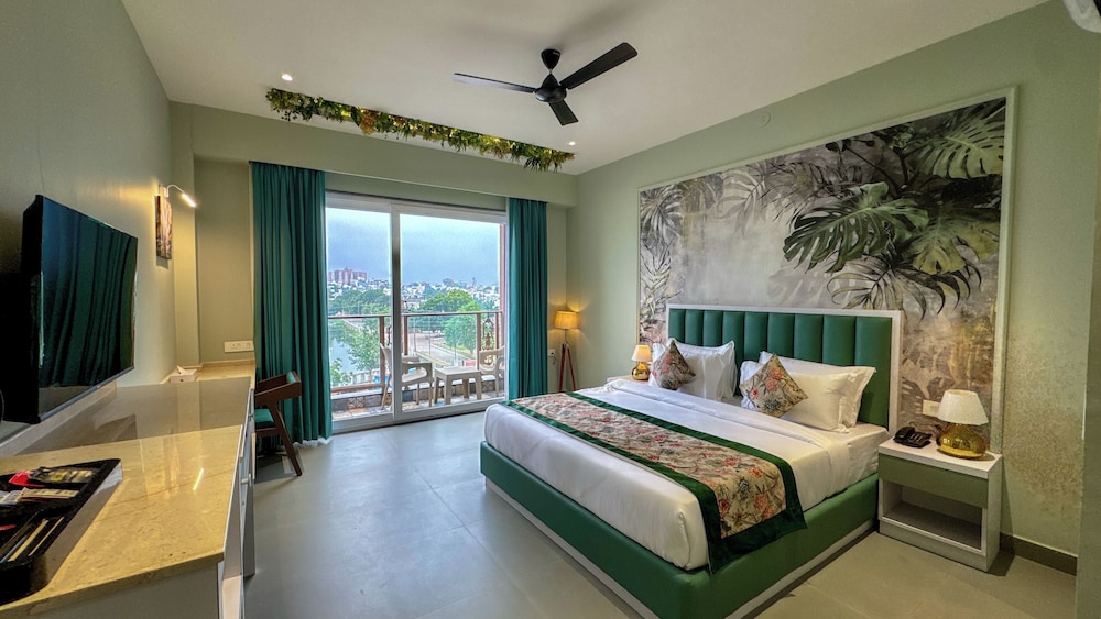 Lakeside Leisure - carbon neutral hotel in Udaipur