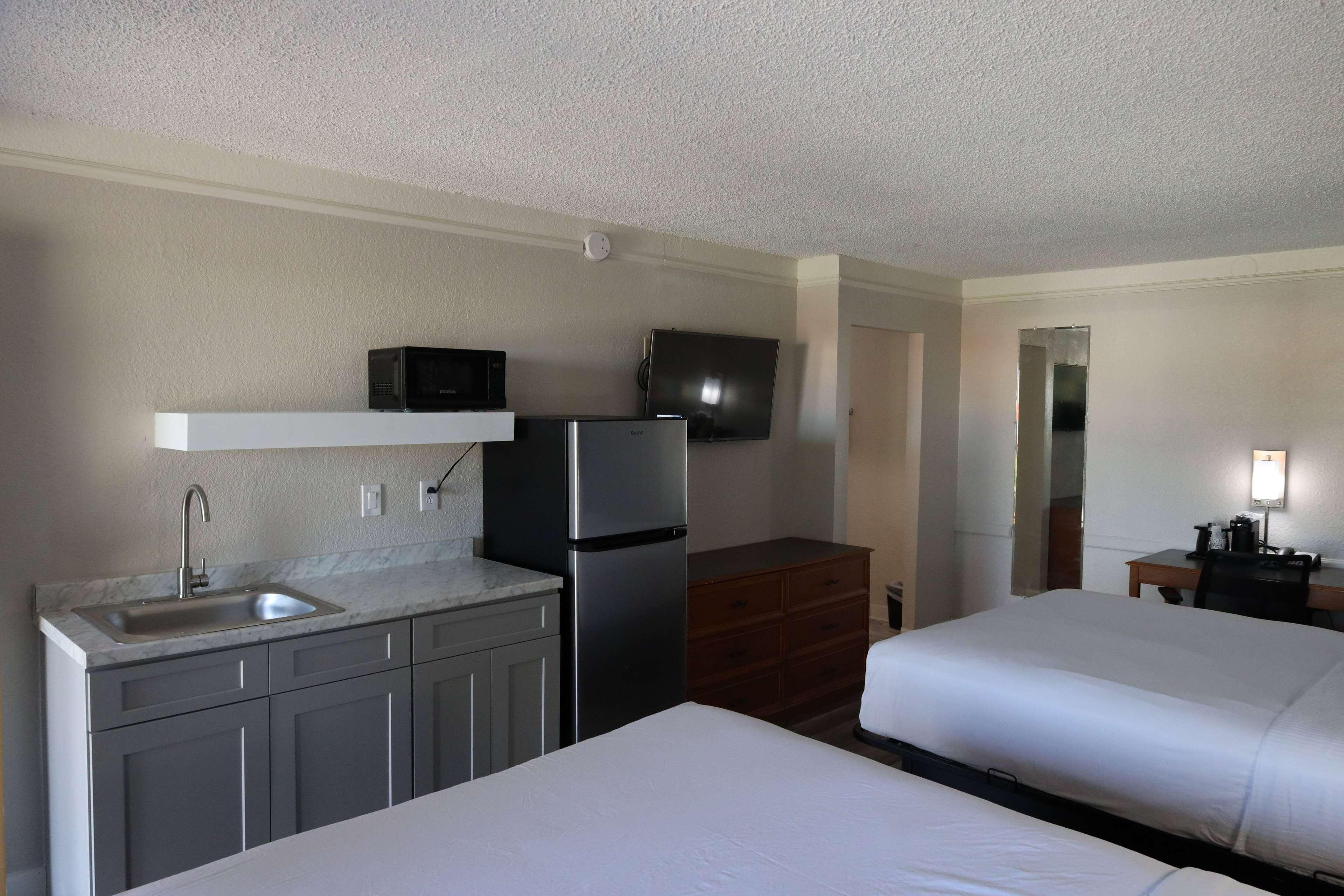 Super 8 by Wyndham Austin South I 35 - photo 18