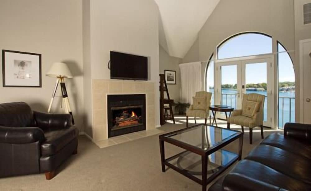 Edgewater Inn Charlevoix - photo 6
