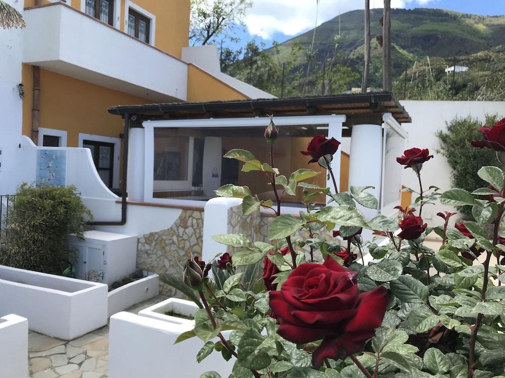 B&B La Goletta di Salina — 4-Star Luxury Hotel in Santa Marina Salina, Italy