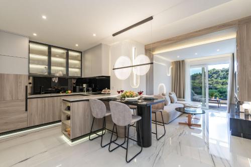 The Signature Suite By Duhomes — 4-Star Luxury Hotel in Dubrovnik, Croatia