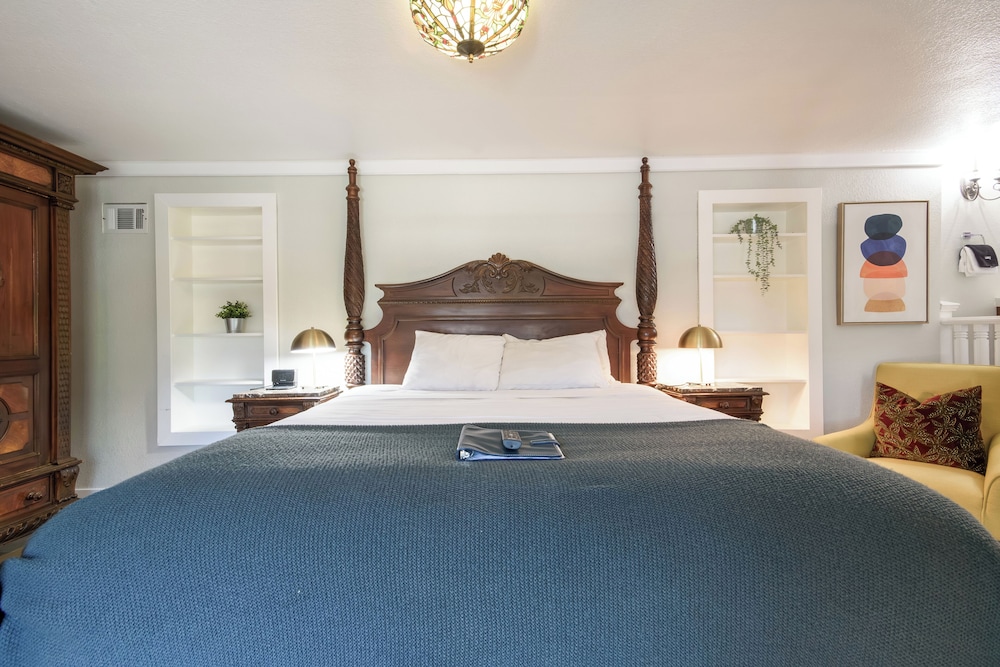Cedar Gables Inn - photo 28