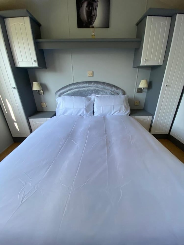 Immaculate 2 bed Static Caravan Near the Lake in Millom, United Kingdom