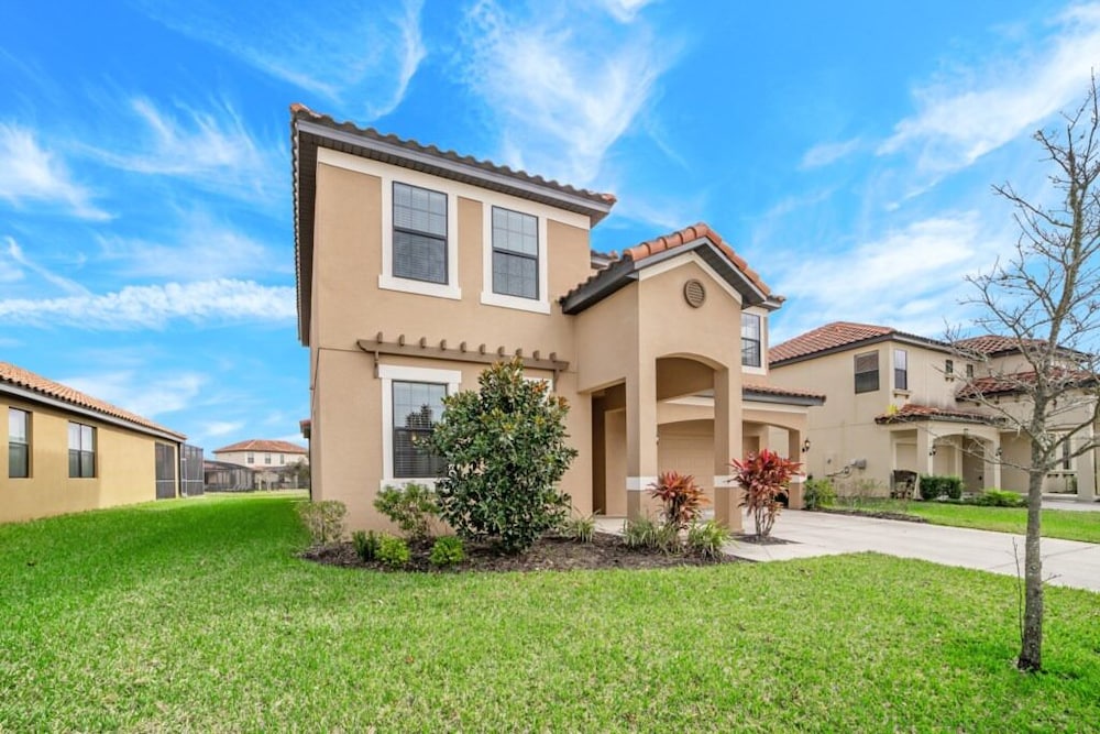 2586Rose in Davenport, United States