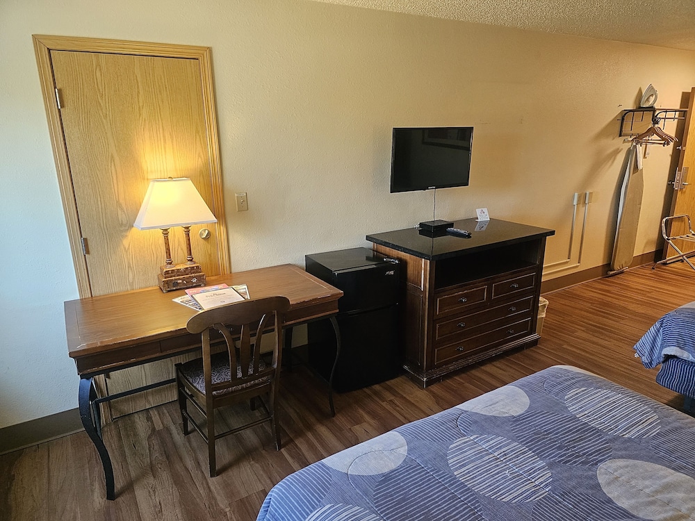 Broadway Inn Conference Center - photo 15
