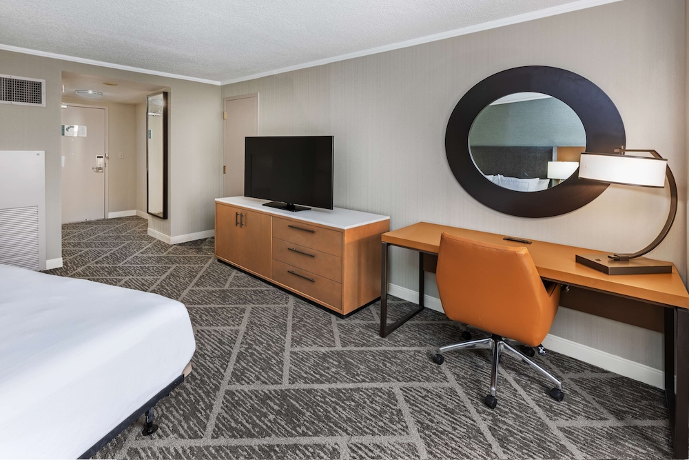 DoubleTree by Hilton Tulsa Warren Place - photo 25