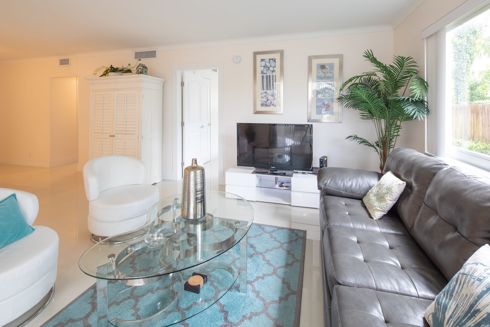 Pompano Suites by the Beach - photo 41