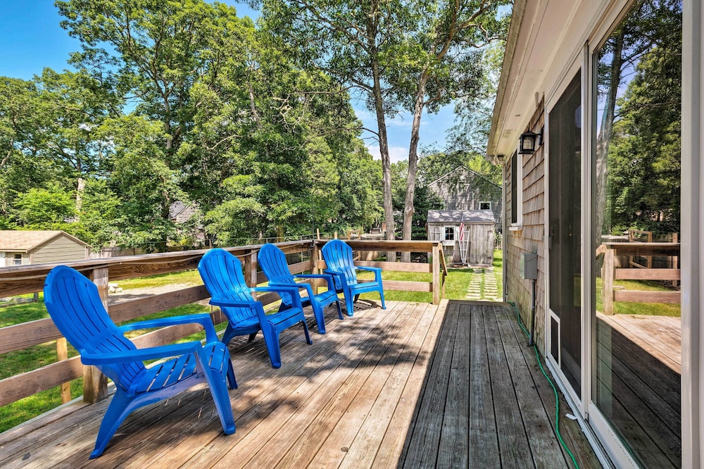 Cape Cod Escape about 2 Mi To Beaches and Dining — hotel in Yarmouth