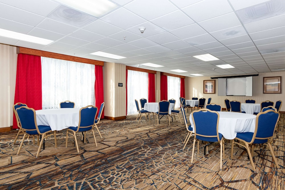 Hampton Inn & Suites Pittsburg CA - photo 98