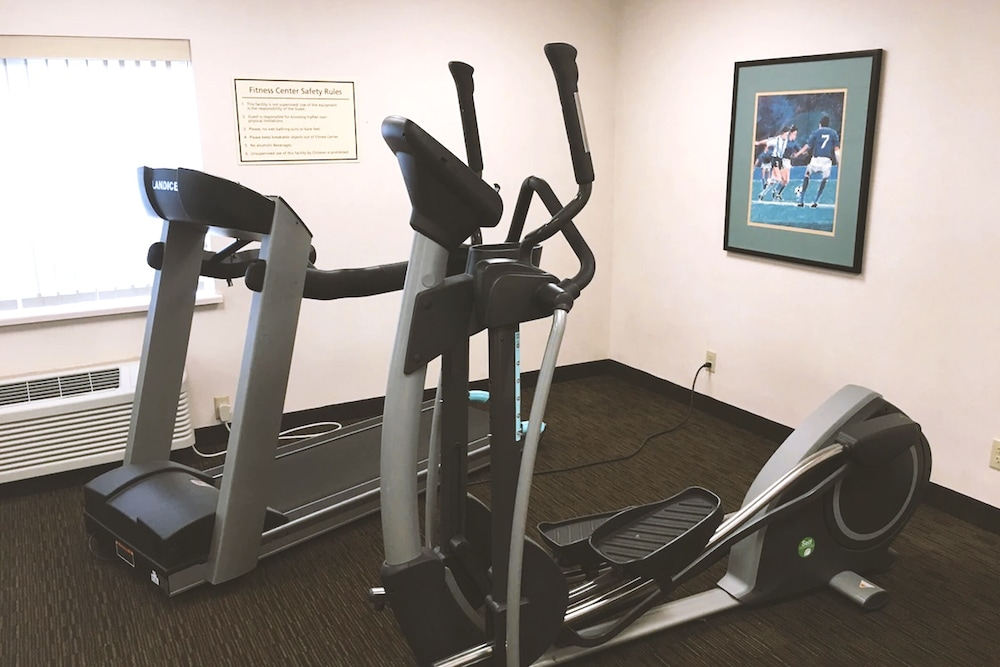 Norwood Inn & Suites Milwaukee - photo 31