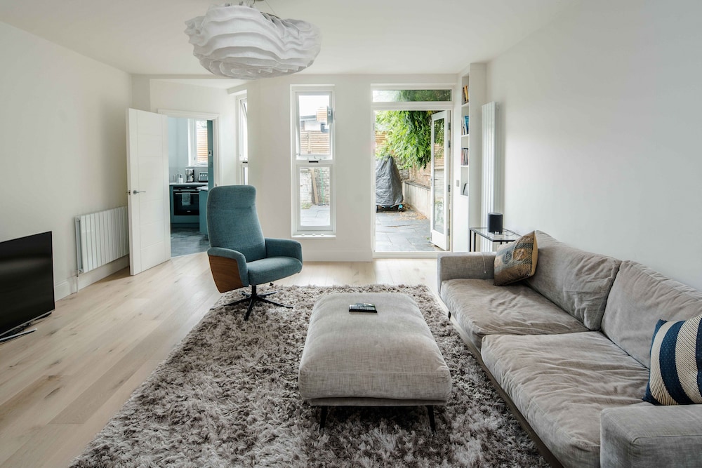Stylish 2 Bedroom 2 Bath in Notting Hill — 4-Star Luxury Hotel in London, United Kingdom