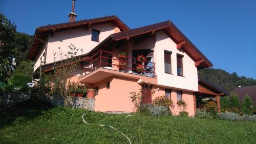 Kuća za odmor Panorama Lohovo Bihać — 4-Star Luxury Hotel in Bihac, Bosnia and Herzegovina