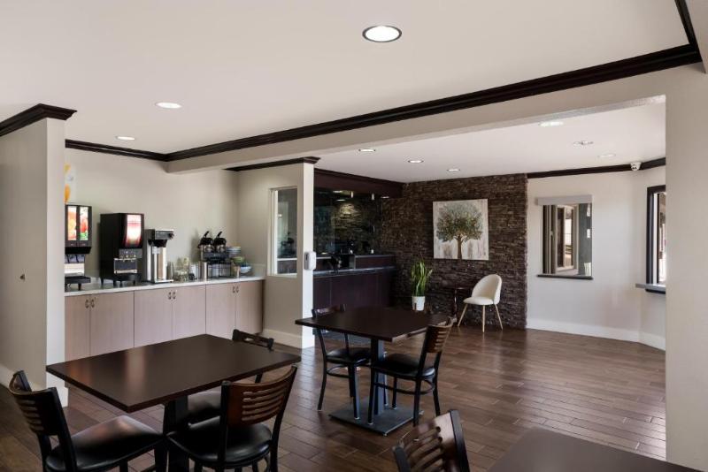 Quality Inn Elk Grove Sacramento - photo 49