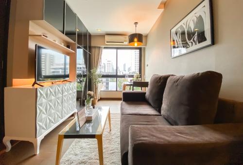 Tropical Haven 1BR Ultra Fast WiFi Thong Lo