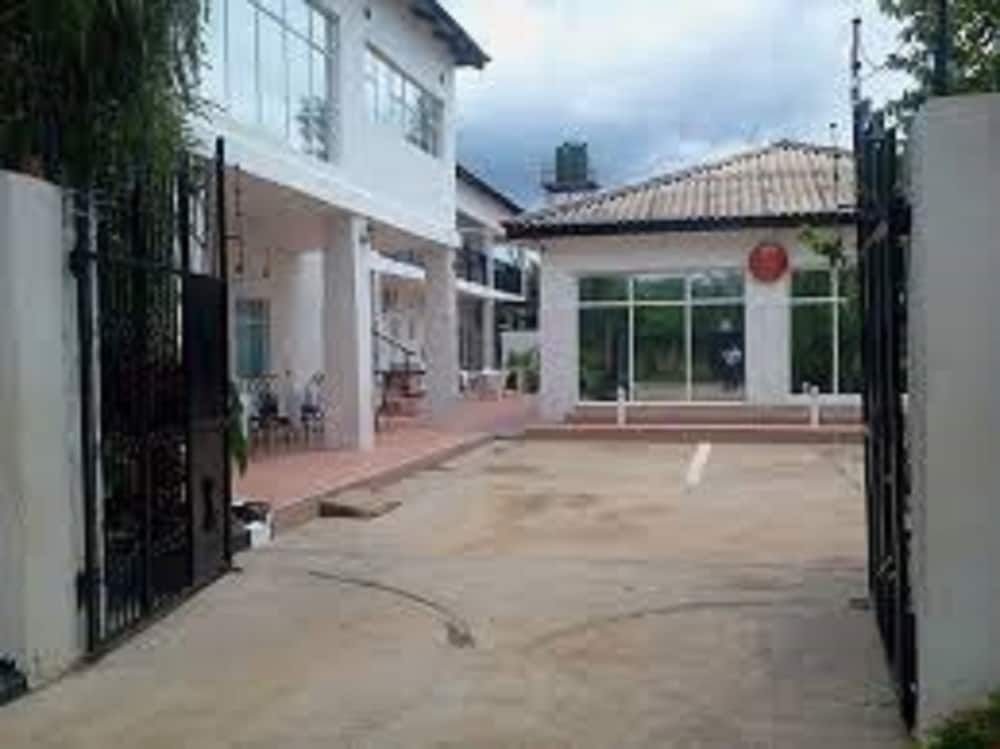 House Of Excellence 12815886 — Kafue