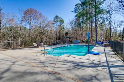 Near Lake Murray: Family Getaway w Screened Porch in Chapin, United States