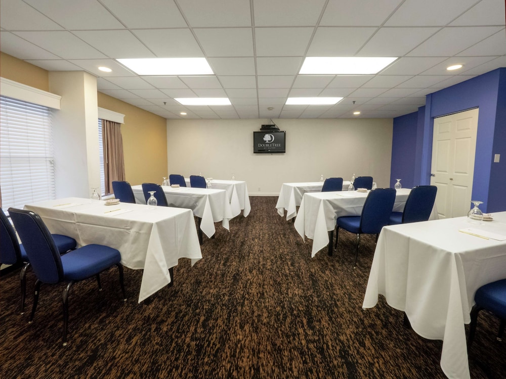 DoubleTree by Hilton Hotel Buffalo Amherst - photo 38