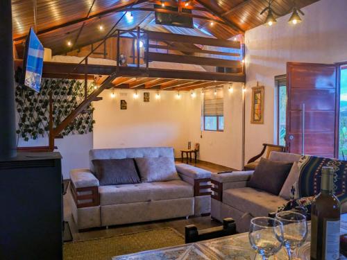 La Cabaña de Ciela C glamping con jacuzzi minigolf y croquet in Latacunga, Ecuador