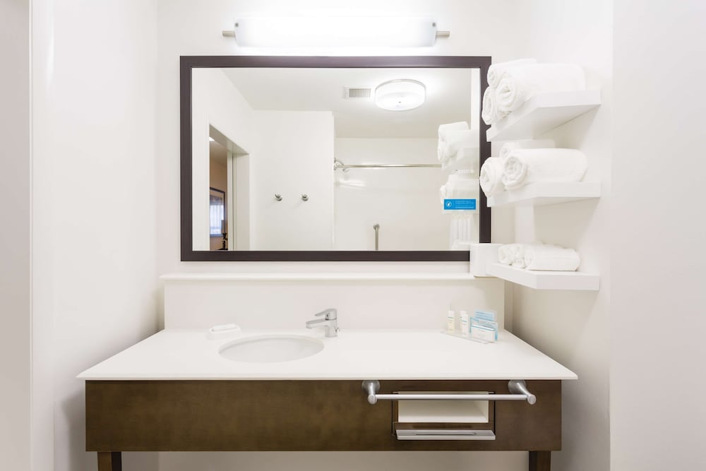 Hampton Inn Havelock - photo 26
