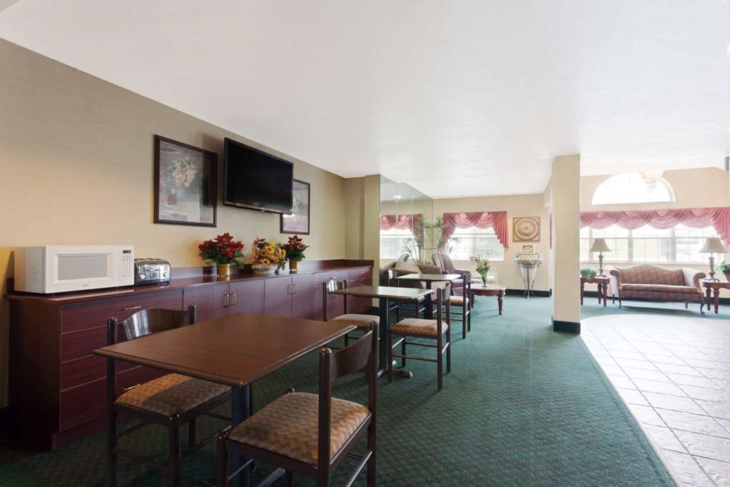 Days Inn & Suites by Wyndham Brandon Amphitheater - photo 48