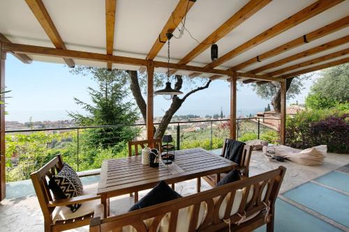 Villa Savi Lake View and Pool — 4-Star Luxury Hotel in Torri Del Benaco, Italy